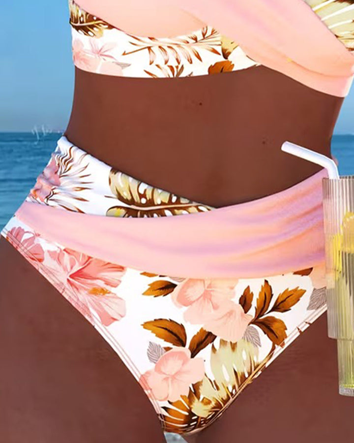 Bikini met contrasterend bloemenmotief en split