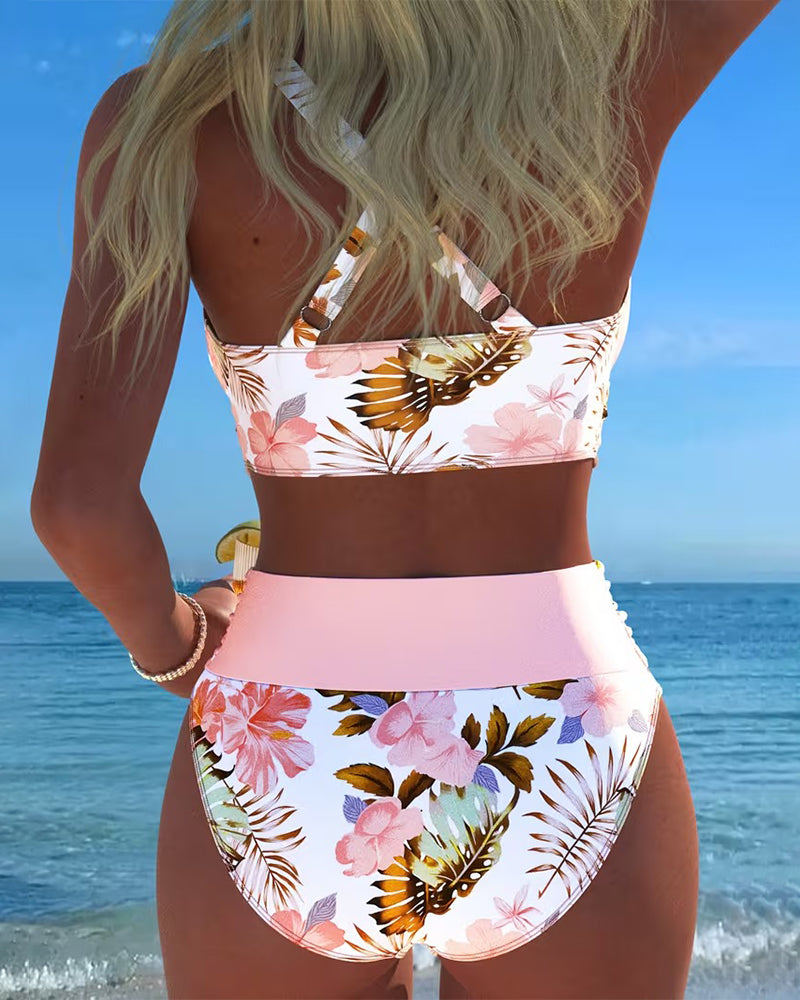 Bikini met contrasterend bloemenmotief en split