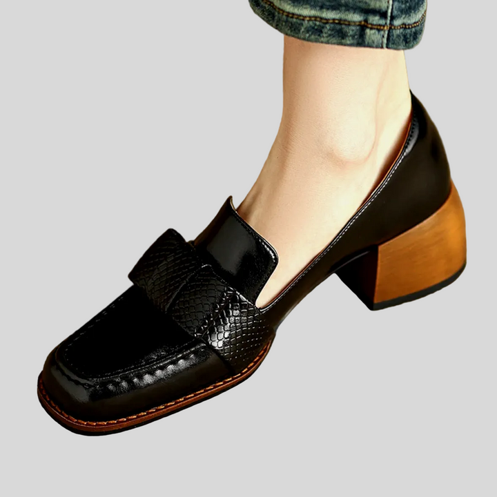 Contessa loafers met knoopdetail