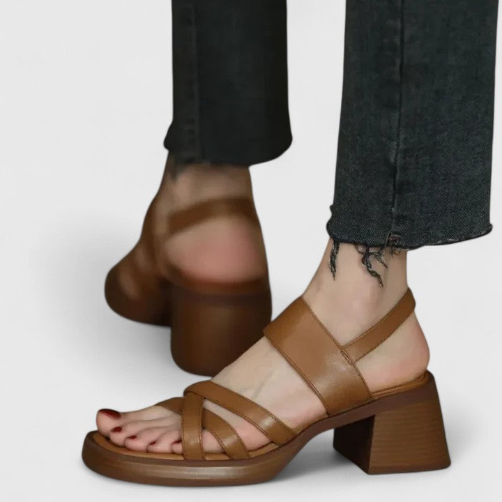 Celeste - Elegante gekruiste sandalen