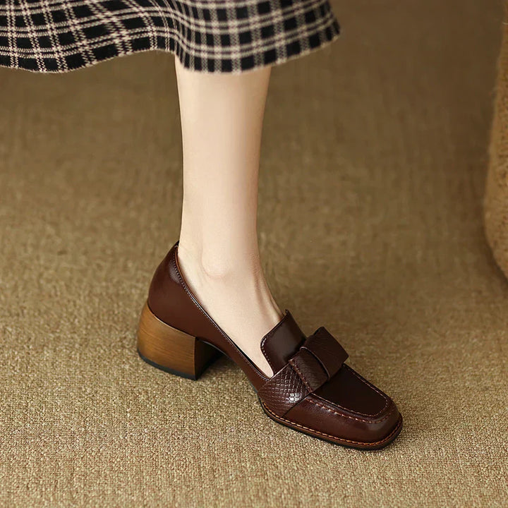 Contessa loafers met knoopdetail