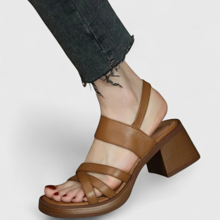 Celeste - Elegante gekruiste sandalen