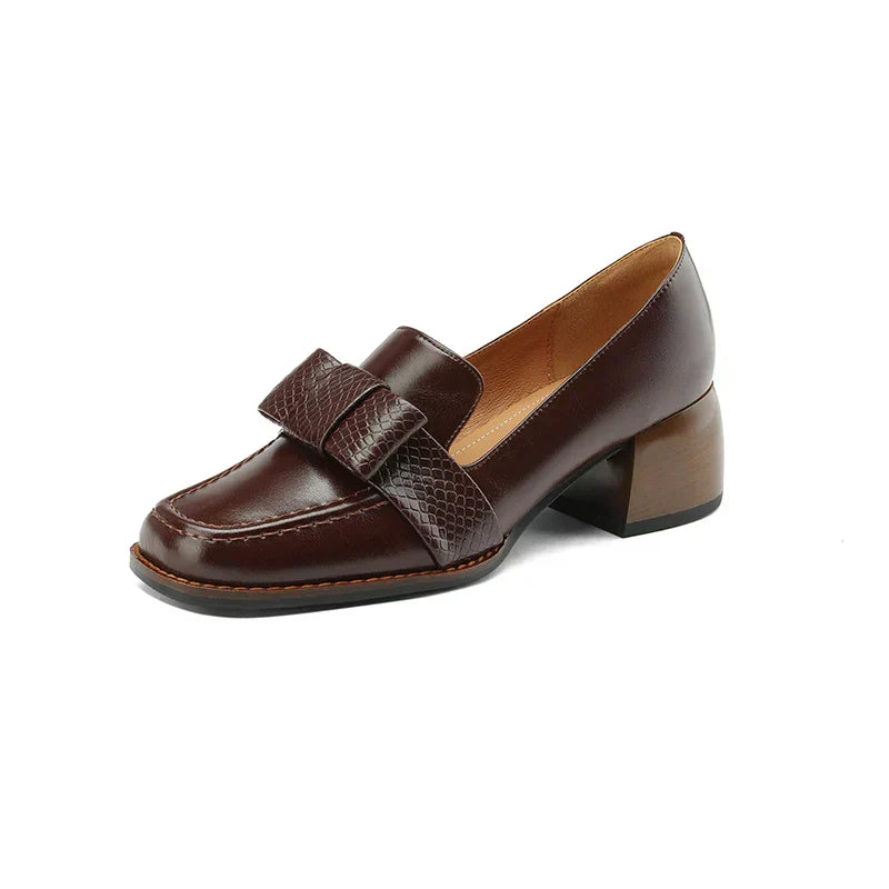 Contessa loafers met knoopdetail