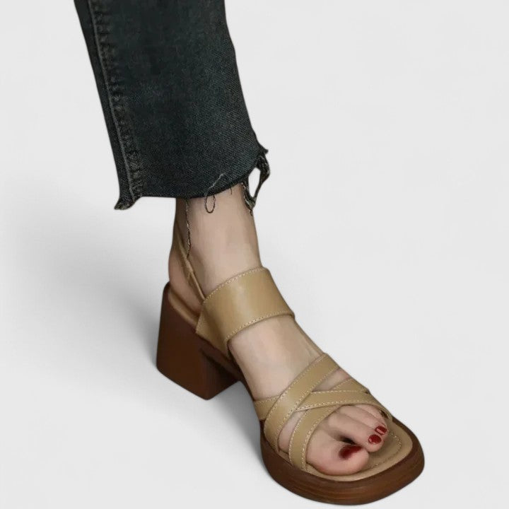 Celeste - Elegante gekruiste sandalen