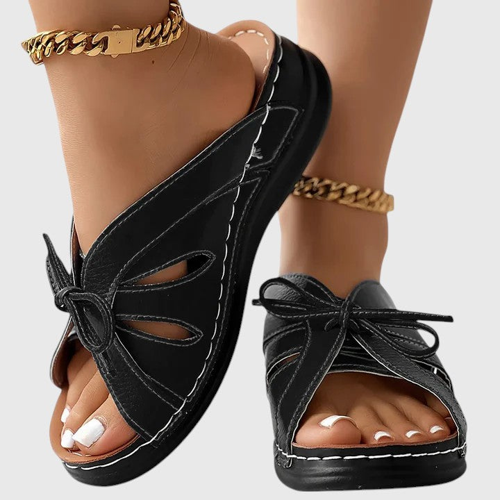Darcy - Chique instapsandalen met lint