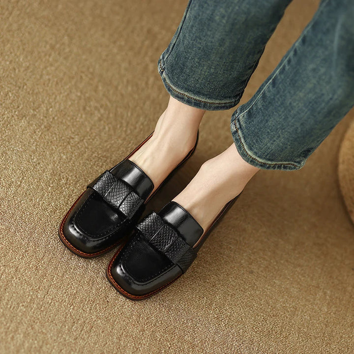 Contessa loafers met knoopdetail
