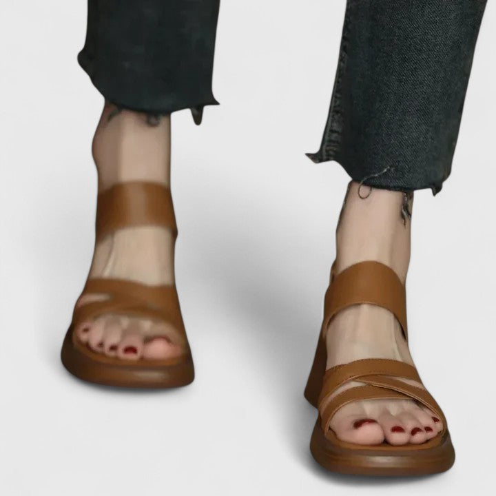Celeste - Elegante gekruiste sandalen